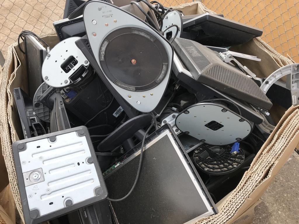 School Surplus - (5) Pallets of Mixed Monitors -A