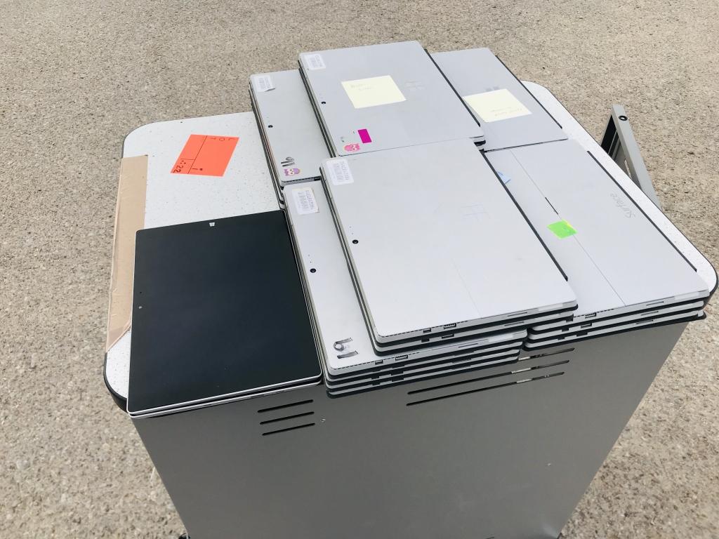 School Electronic Surplus-Aprx(22) Surface -i