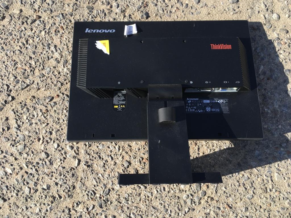 School Surplus Monitors - Dozens Lenovo's