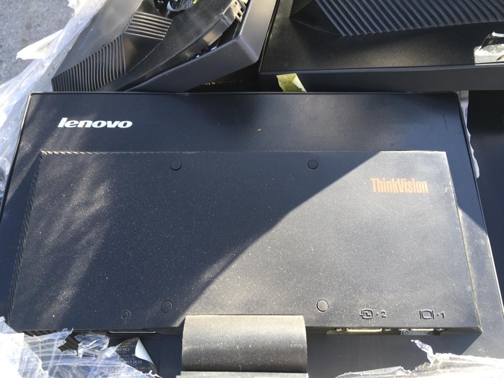 School Surplus Monitors - Dozens Lenovo's