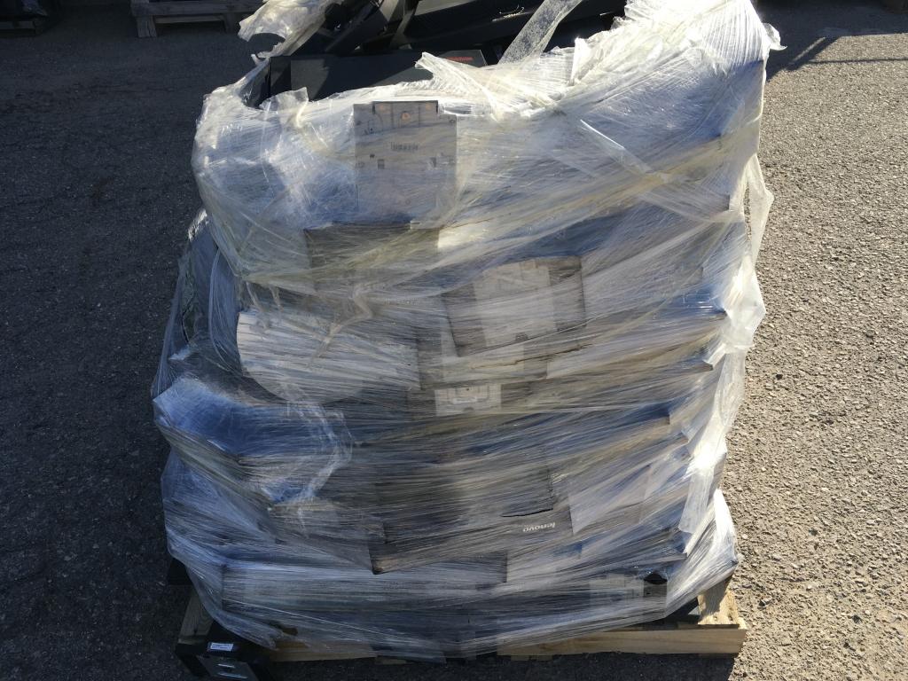 School Surplus Monitors - Dozens Lenovo's