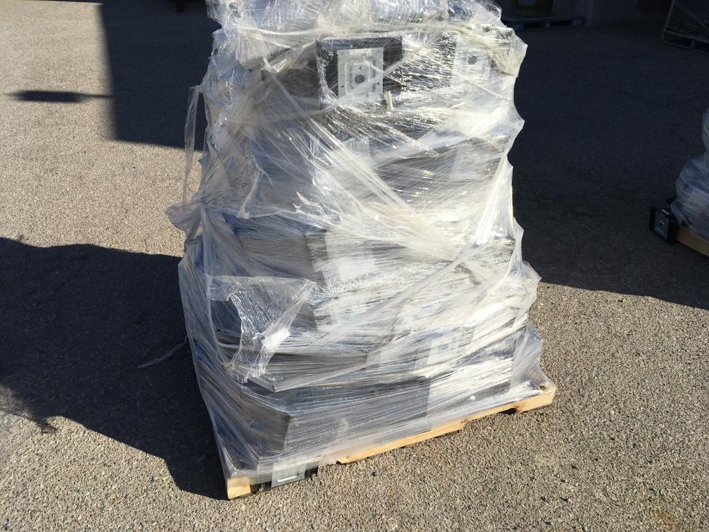School Surplus Monitors - Dozens Lenovo's