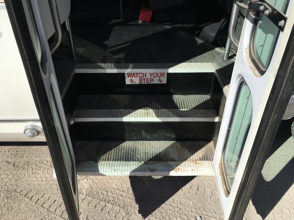 1999 Ford E350 Shuttle Bus w/ Lift