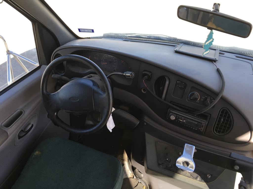 1999 Ford E350 Shuttle Bus w/ Lift