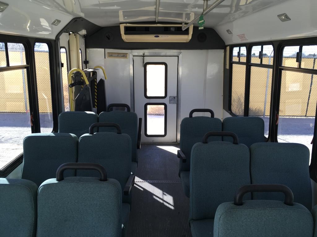 1999 Ford E350 Shuttle Bus w/ Lift
