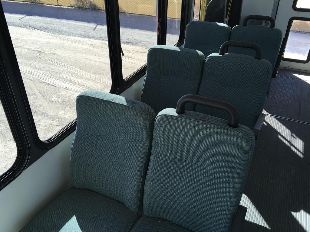 1999 Ford E350 Shuttle Bus w/ Lift