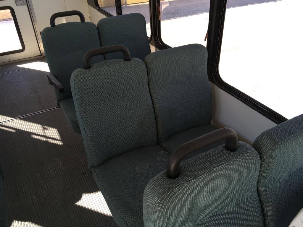 1999 Ford E350 Shuttle Bus w/ Lift