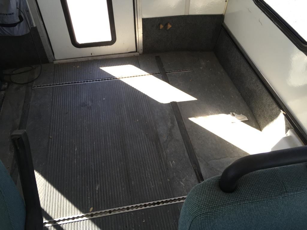 1999 Ford E350 Shuttle Bus w/ Lift