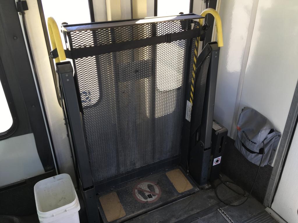 1999 Ford E350 Shuttle Bus w/ Lift