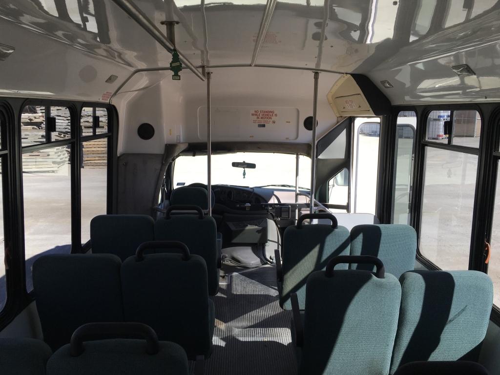 1999 Ford E350 Shuttle Bus w/ Lift