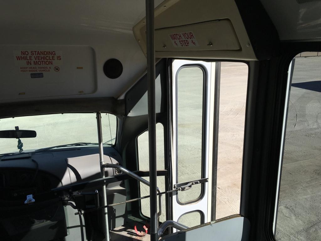1999 Ford E350 Shuttle Bus w/ Lift