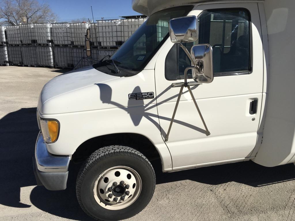 1999 Ford E350 Shuttle Bus w/ Lift