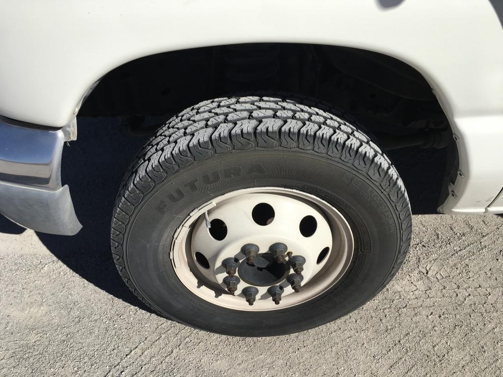1999 Ford E350 Shuttle Bus w/ Lift