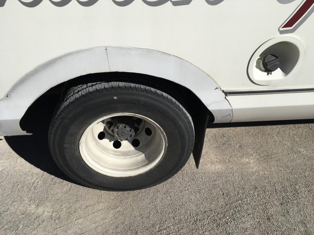 1999 Ford E350 Shuttle Bus w/ Lift