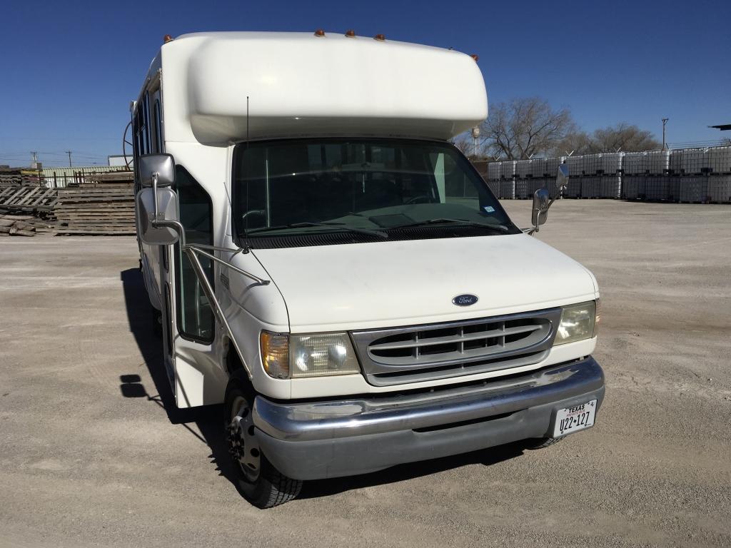 1999 Ford E350 Shuttle Bus w/ Lift