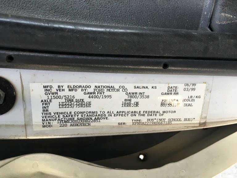 1999 Ford E350 Shuttle Bus w/ Lift