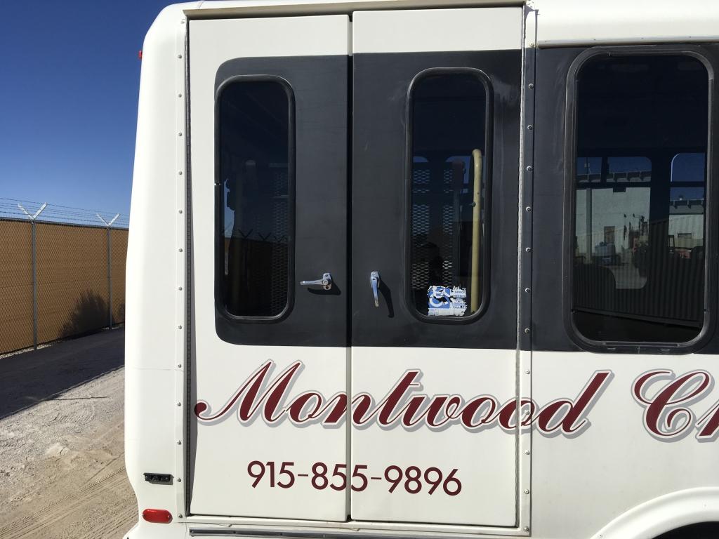 1999 Ford E350 Shuttle Bus w/ Lift
