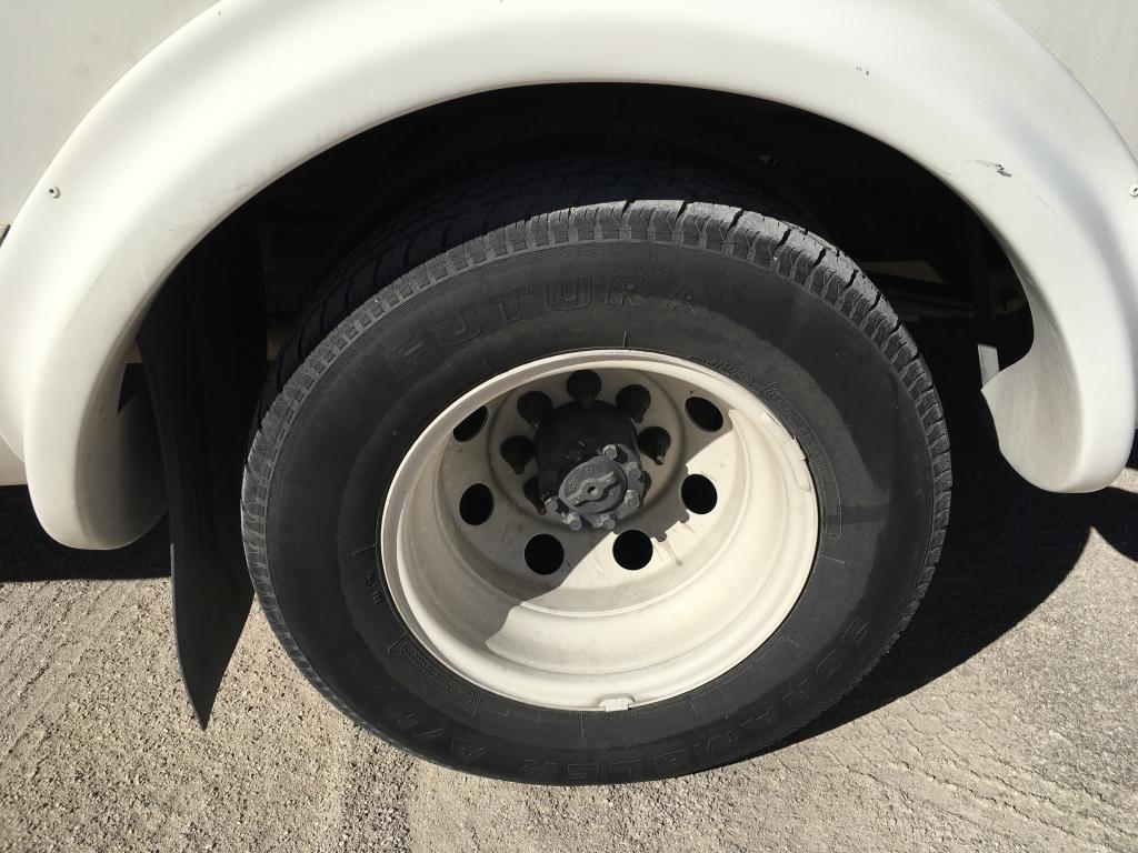 1999 Ford E350 Shuttle Bus w/ Lift