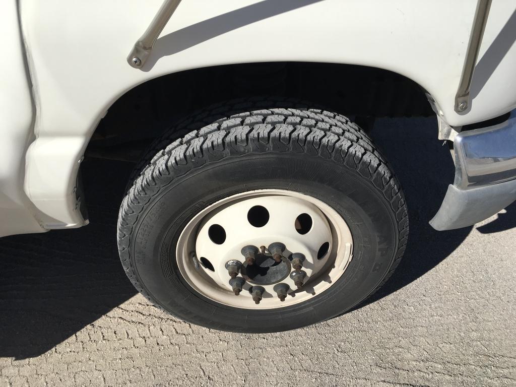 1999 Ford E350 Shuttle Bus w/ Lift