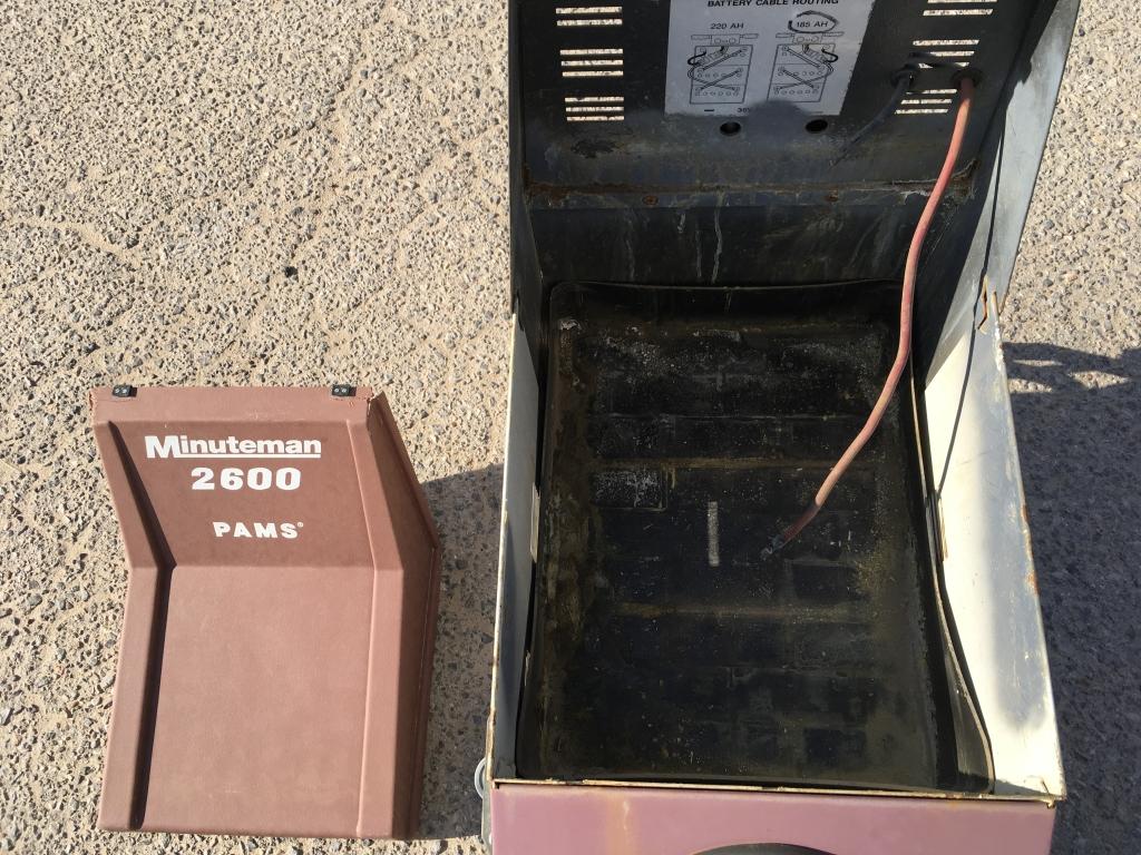 Minuteman 2600 Floor Cleaning Machine -F