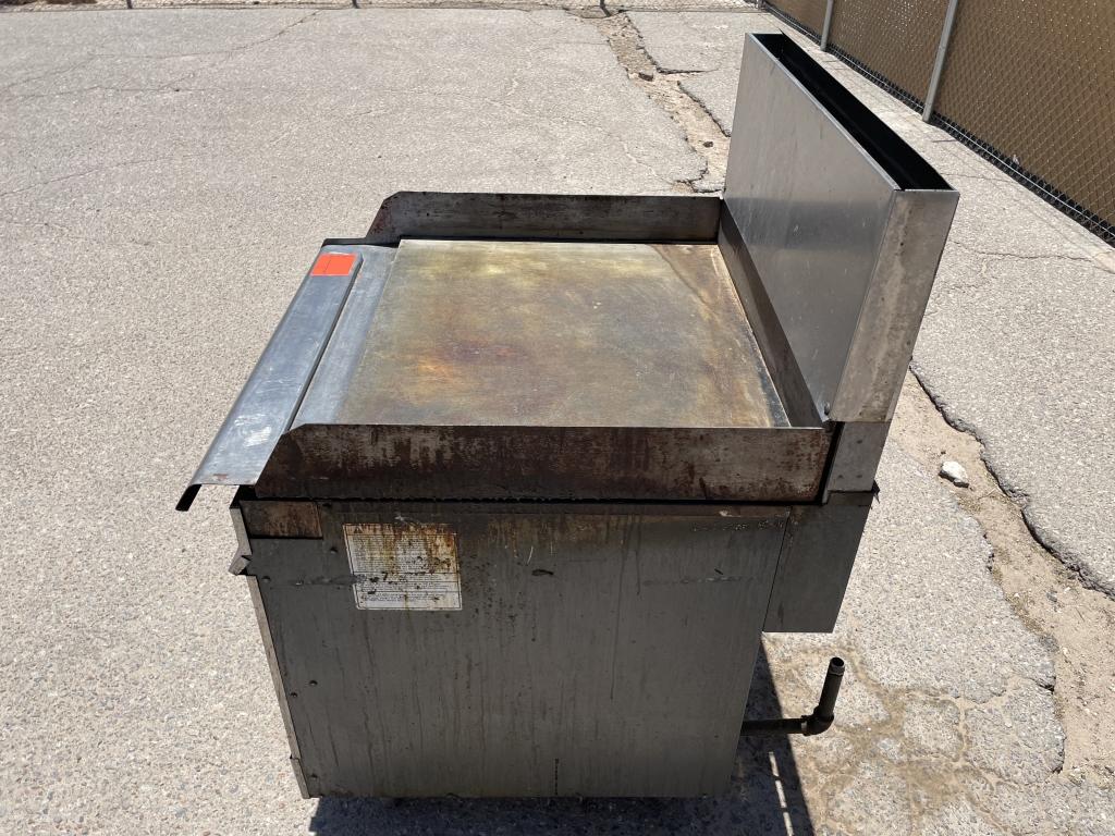 Vulcan Gas Flattop w/ Oven