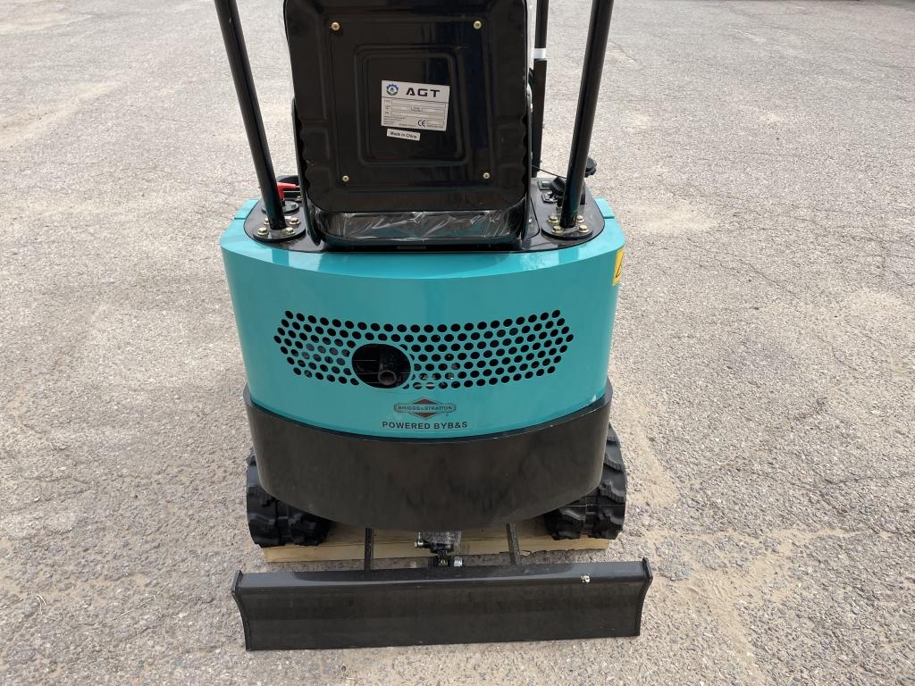 UNUSED 2023 AGT 13.5HP Gas Mini-Excavator QH12