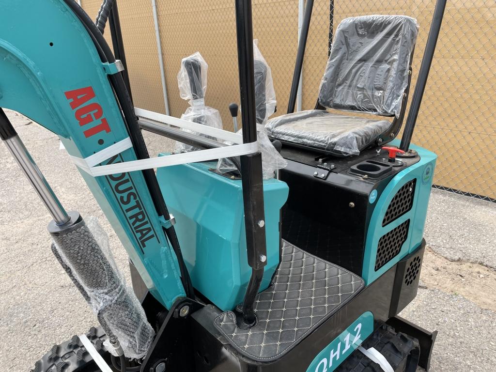 UNUSED 2023 AGT 13.5HP Gas Mini-Excavator QH12