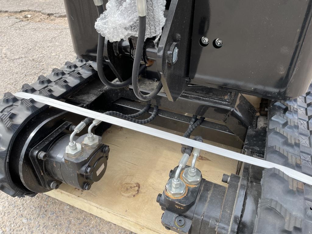 UNUSED 2023 AGT 13.5HP Gas Mini-Excavator QH12
