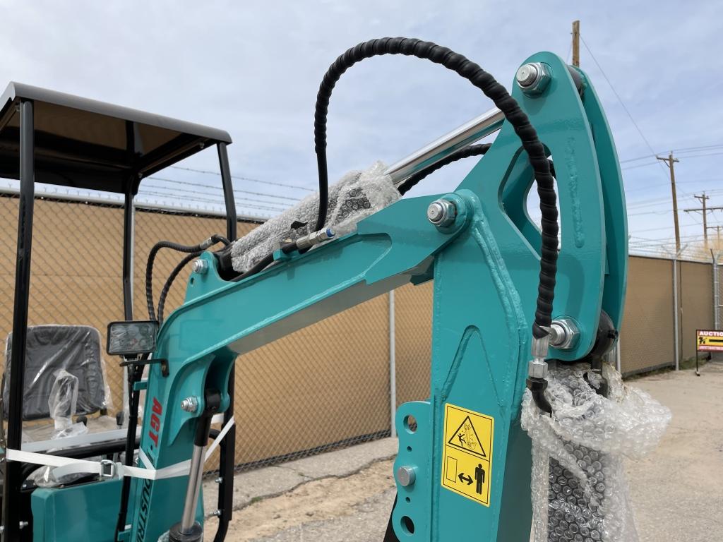 UNUSED 2023 AGT 13.5HP Gas Mini-Excavator QH12