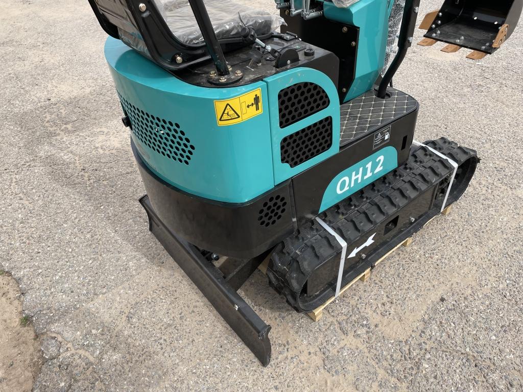 UNUSED 2023 AGT 13.5HP Gas Mini-Excavator QH12
