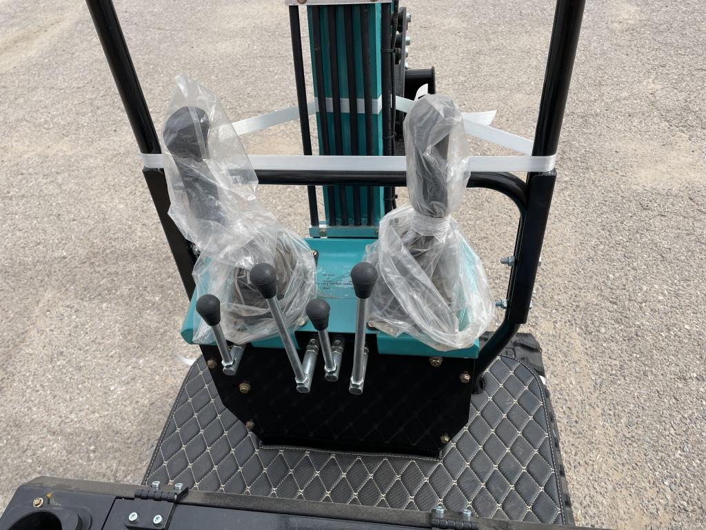 UNUSED 2023 AGT 13.5HP Gas Mini-Excavator QH12