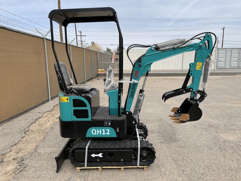 UNUSED 2023 AGT 13.5HP Gas Mini-Excavator QH12