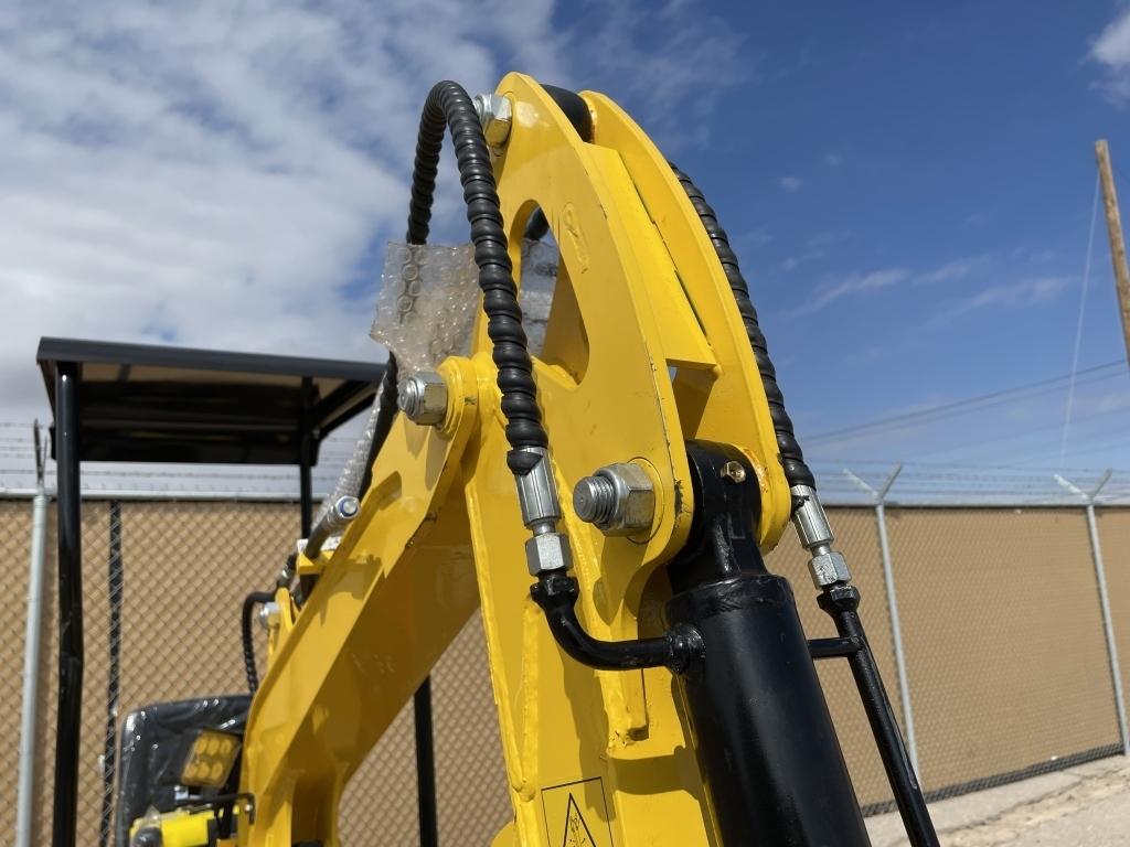 UNUSED 2023 AGT 13.5HP Gas Mini-Excavator QH12