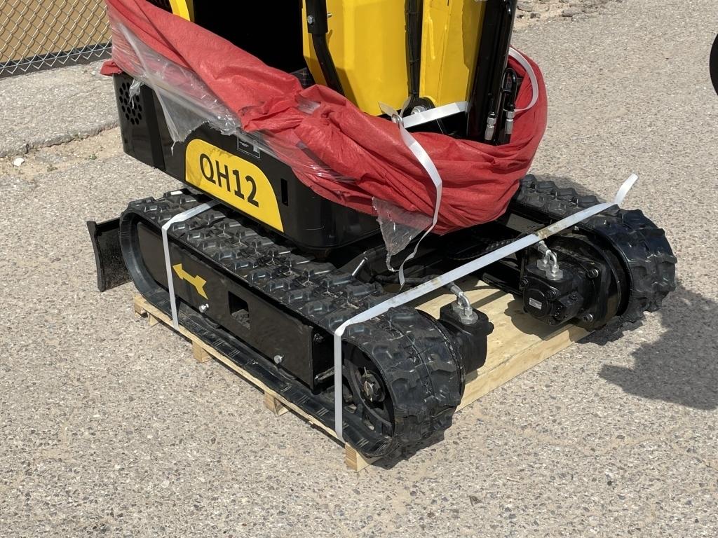 UNUSED 2023 AGT 13.5HP Gas Mini-Excavator QH12