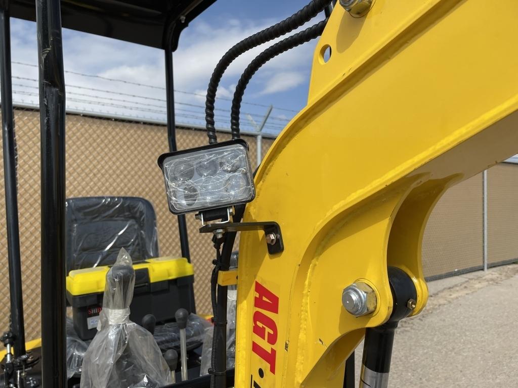 UNUSED 2023 AGT 13.5HP Gas Mini-Excavator QH12