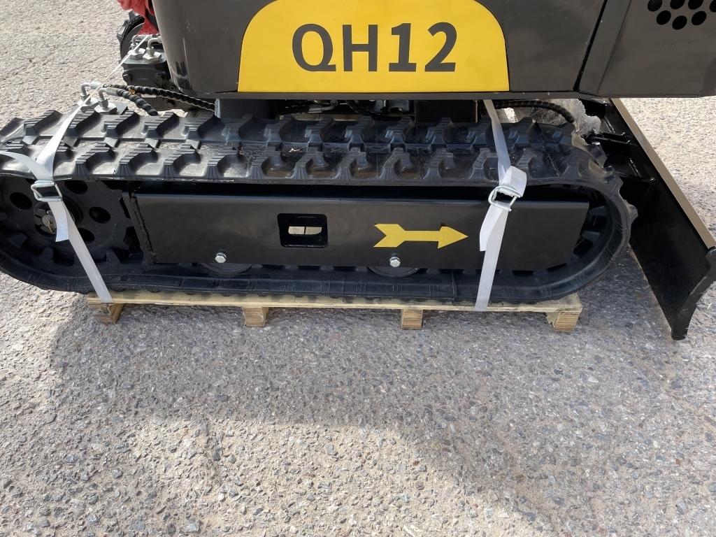 UNUSED 2023 AGT 13.5HP Gas Mini-Excavator QH12