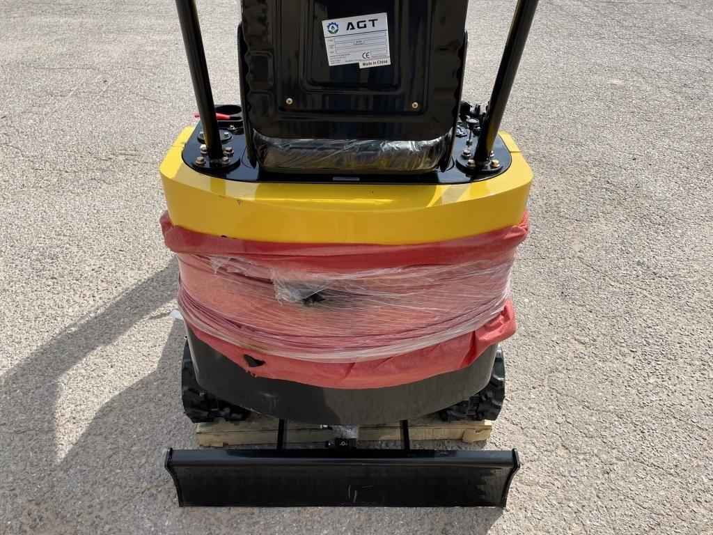 UNUSED 2023 AGT 13.5HP Gas Mini-Excavator QH12
