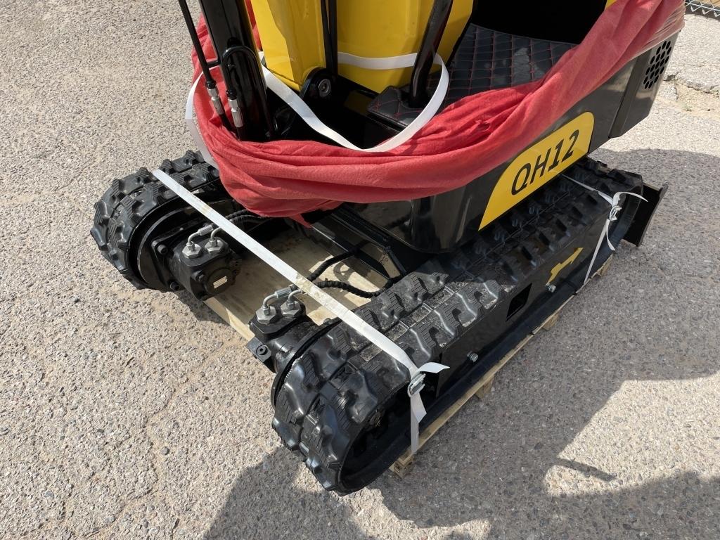 UNUSED 2023 AGT 13.5HP Gas Mini-Excavator QH12