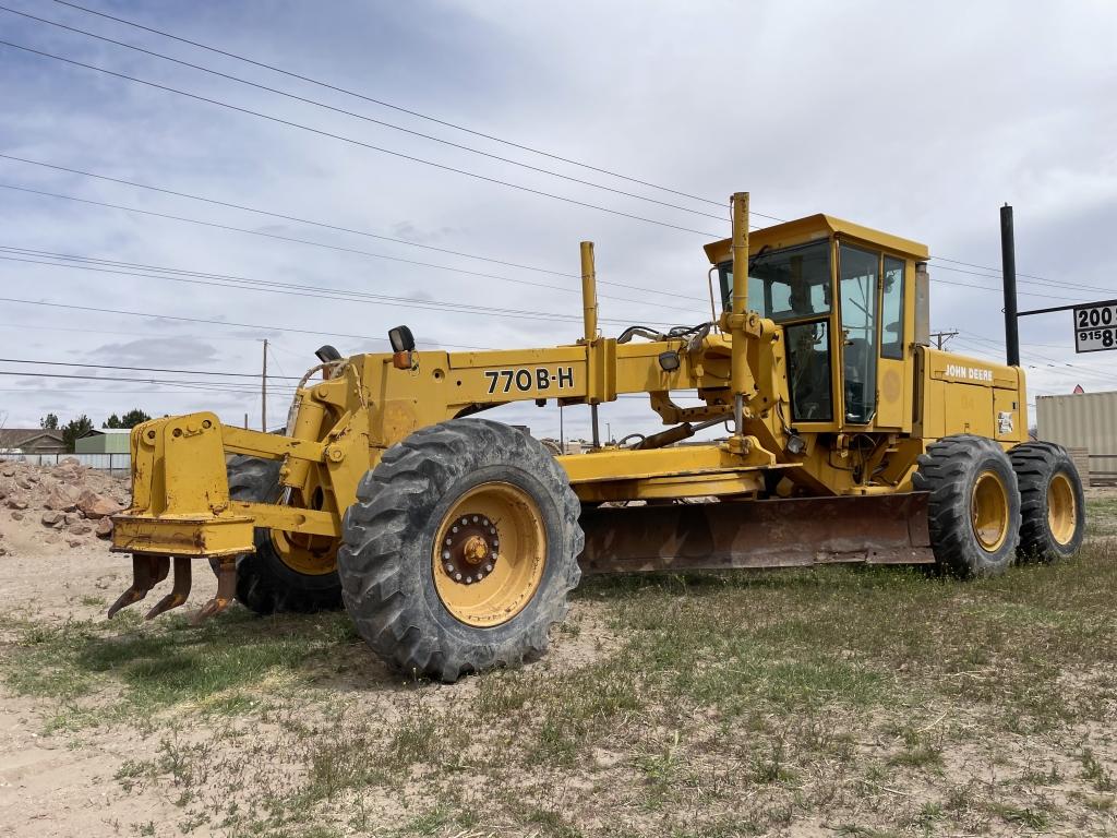 John Deere 770 B-H Motor Grader w/Ripper