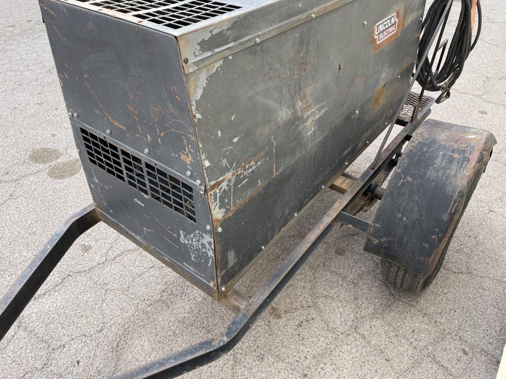 Lincoln 250 AC/DC Diesel Welder on Trailer (Works)