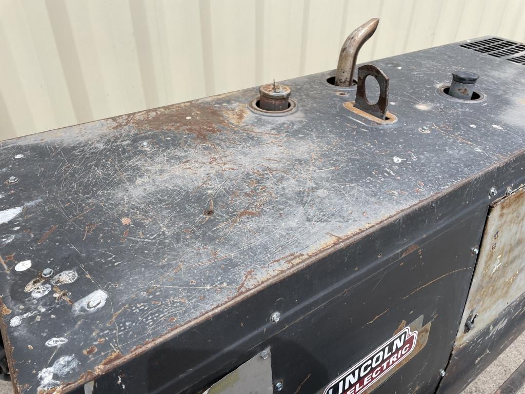 Lincoln 250 AC/DC Diesel Welder on Trailer (Works)