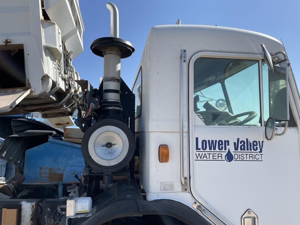 2003 Peterbilt Trash Truck ( Parts Only)