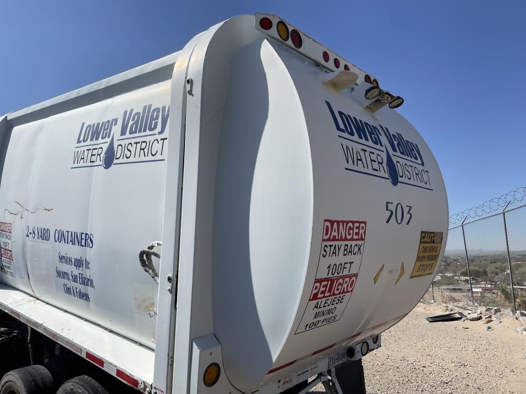 2003 Peterbilt Trash Truck ( Parts Only)