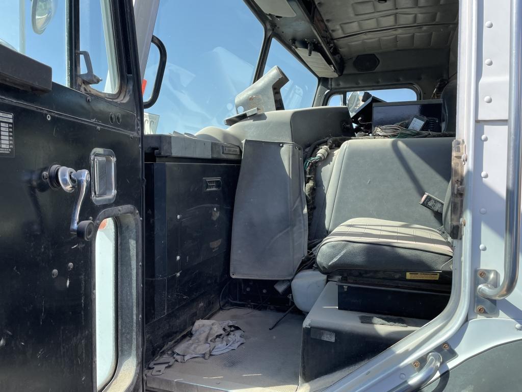 2003 Peterbilt Trash Truck ( Parts Only)