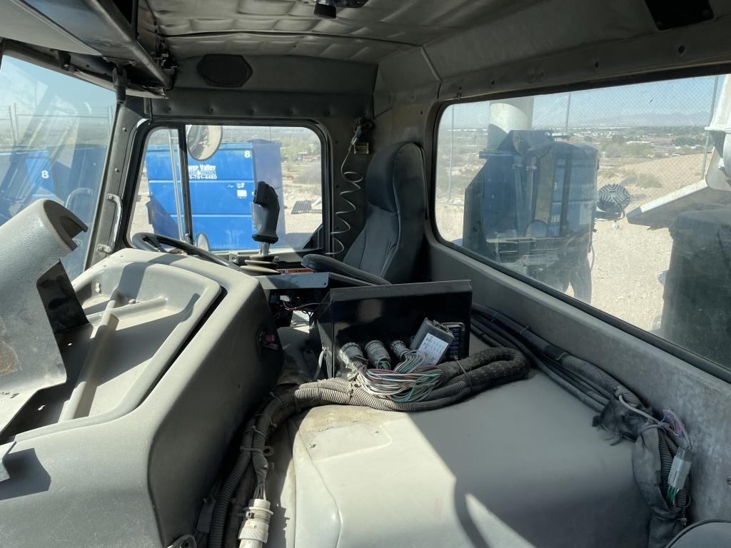 2003 Peterbilt Trash Truck ( Parts Only)