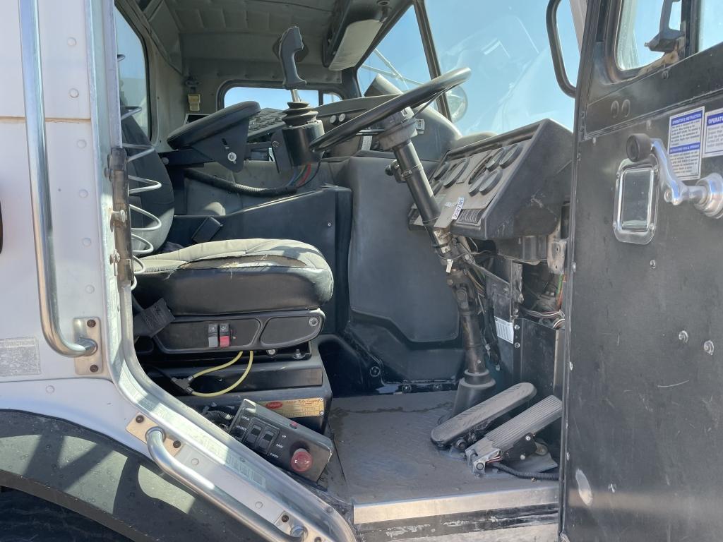2003 Peterbilt Trash Truck ( Parts Only)