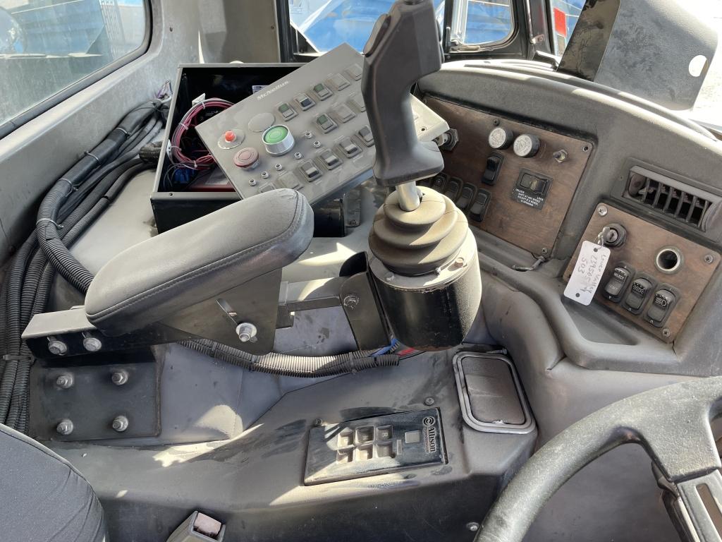 2003 Peterbilt Trash Truck ( Parts Only)