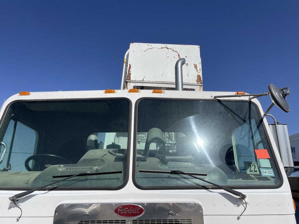 2003 Peterbilt Trash Truck ( Parts Only)