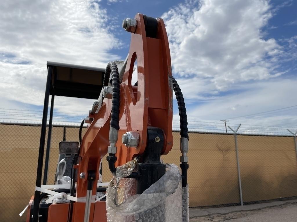 UNUSED 2023 AGT 13.5HP Gas Mini-Excavator QH12