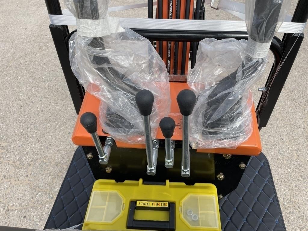 UNUSED 2023 AGT 13.5HP Gas Mini-Excavator QH12